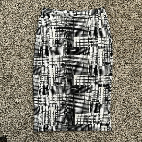 Shanna’s Threads Pencil Skirt - Picture 1 of 3